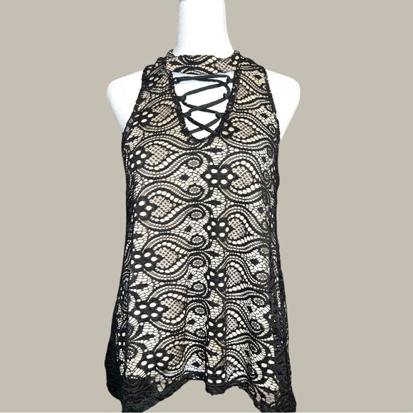 Rue 21 super cute sleeveless lace top with lace up design in front of! - Picture 2 of 8